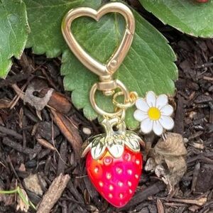 🍓NEW Strawberry & Flower Gold Heart Bag Charm/ Keychain